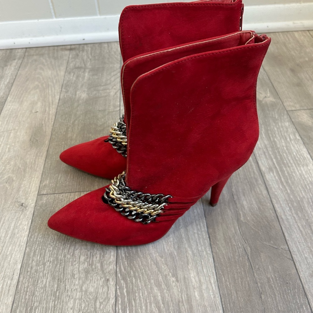 Elegant Red Chain-Detail Heeled Boots